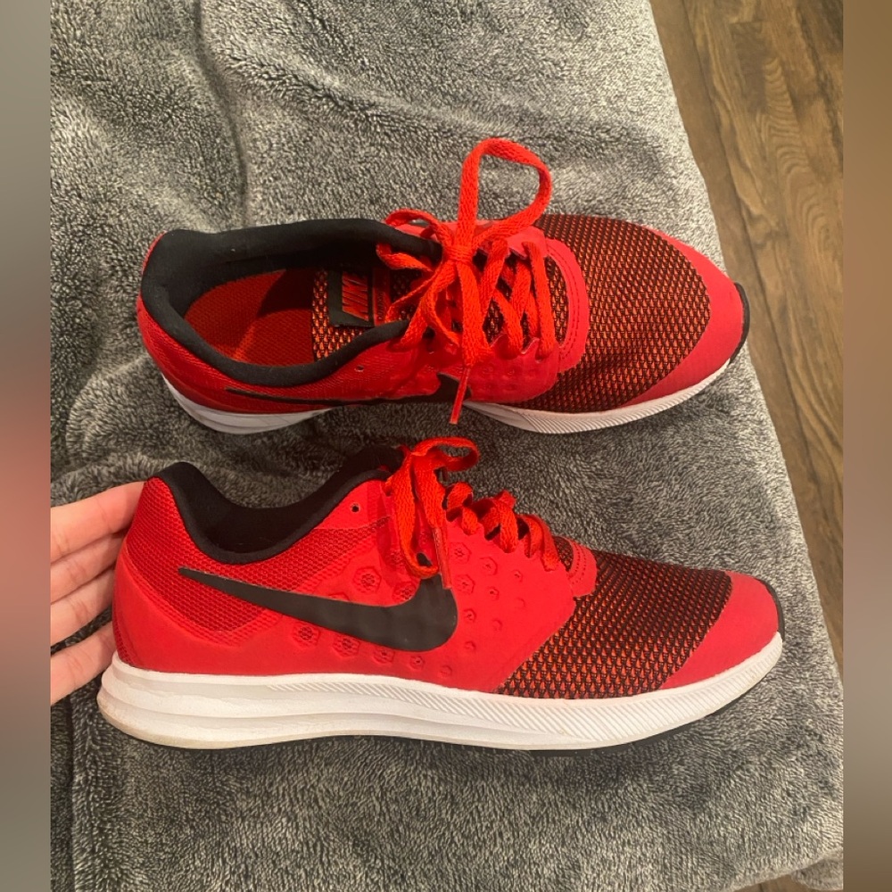 BARELY USED NIKES